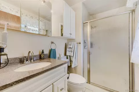 Bath - 15085 Eldorado Dr, Aurora, CO 80014 photo 2 of 4