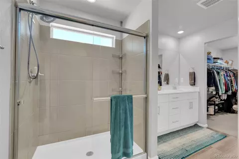 Bath - 22150 E 8th Ave, Aurora, CO 80018 photo 2 of 3