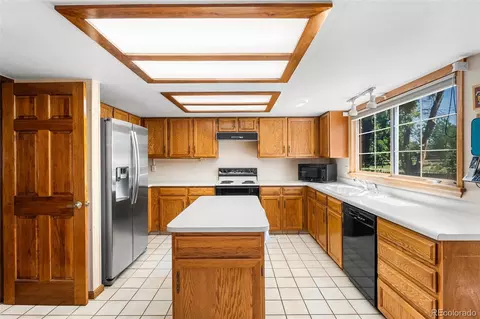 Kitchen - 16085 E Lehigh Cir, Aurora, CO 80013 photo 3 of 4
