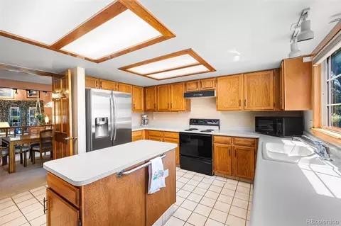 Kitchen - 16085 E Lehigh Cir, Aurora, CO 80013 photo 4 of 4