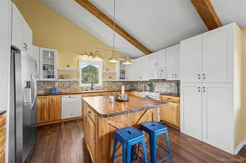 Kitchen - 38 Navajo Ct, Lyons, CO 80540 photo 2 of 5