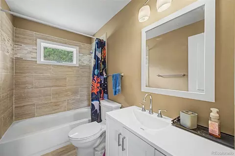 Bath - 38 Navajo Ct, Lyons, CO 80540 photo 3 of 3
