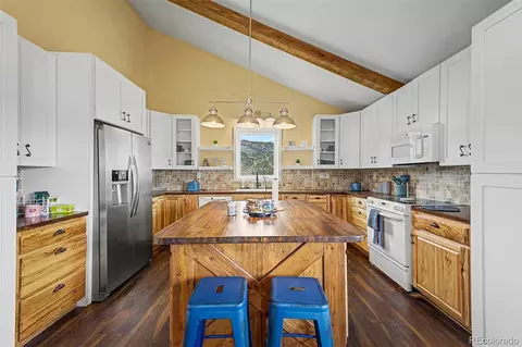 Kitchen - 38 Navajo Ct, Lyons, CO 80540 photo 5 of 5