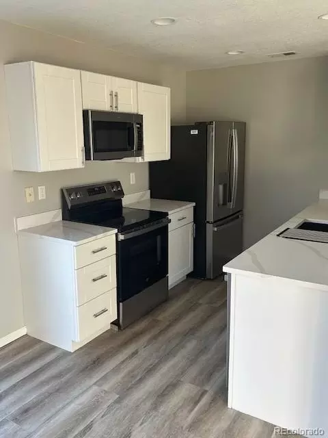 5425 E 100th Dr, Thornton, CO 80229 photo 3