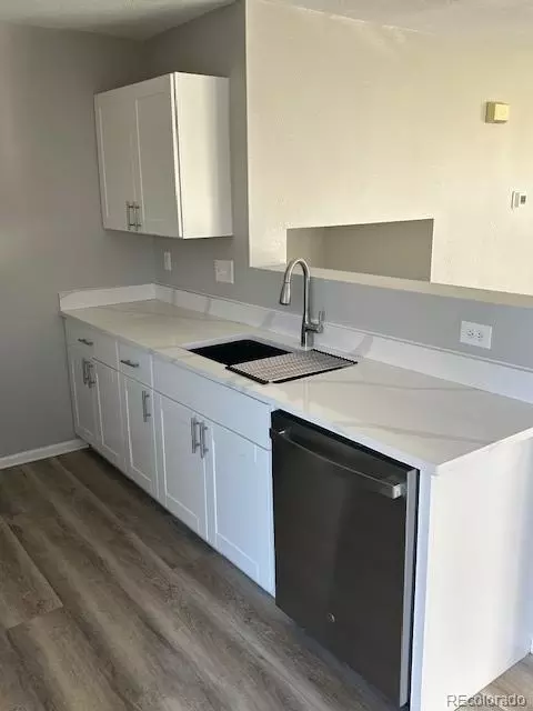 5425 E 100th Dr, Thornton, CO 80229 photo 4