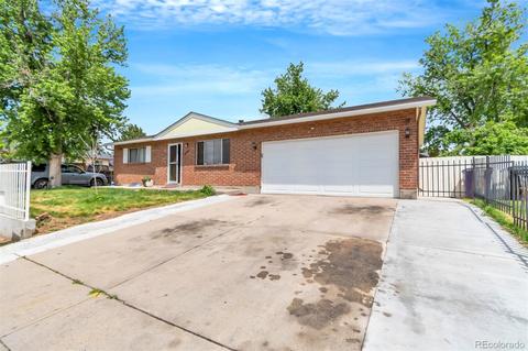 5560 Eagle St, Denver, CO 80239 photo 1