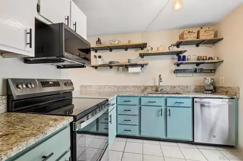 Kitchen - 1039 E Moorhead Cir, Boulder, CO 80305 photo 1 of 3