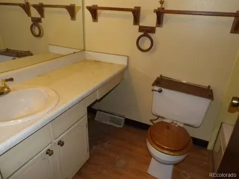 Bath - 8639 Jay Ct, Arvada, CO 80003 photo 1 of 2