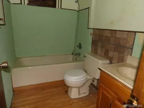 Bath - 8639 Jay Ct, Arvada, CO 80003 photo 2 of 2
