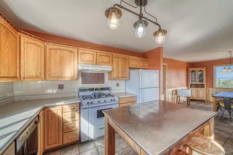Kitchen - 741 Wolfe Rd, Hartsel, CO 80449 photo 3 of 5