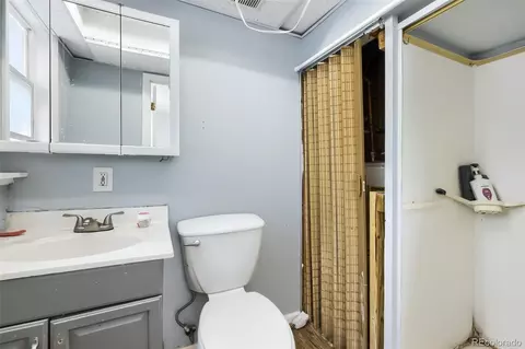Bath - 15684 E Bails Dr, Aurora, CO 80017 photo 3 of 3