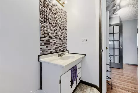 Bath - 15684 E Bails Dr, Aurora, CO 80017 photo 2 of 3
