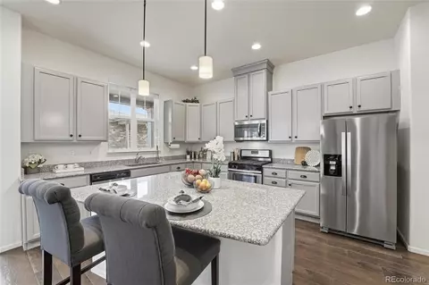 6907 W Jewell Dr, Lakewood, CO 80227
