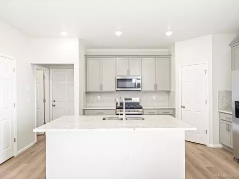 747 N Tempe St, Aurora, CO 80018 photo 5