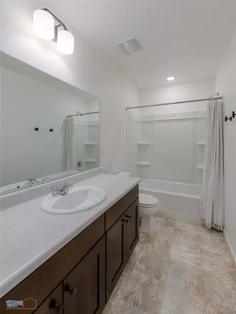 Bath - 11571 E 26th Ave, Denver, CO 80238 photo 3 of 4