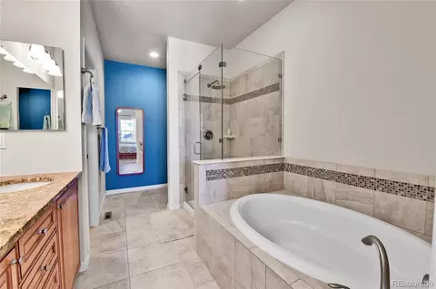 Bath - 21999 Euclid Dr, Aurora, CO 80016 photo 1 of 4