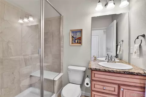 Bath - 21999 Euclid Dr, Aurora, CO 80016 photo 3 of 4