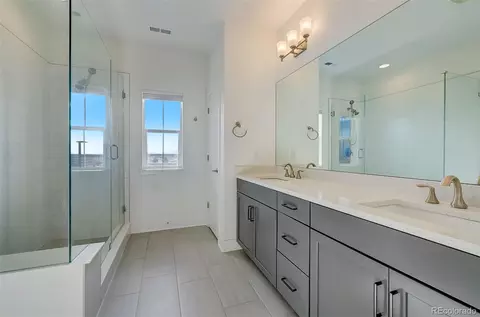 Bath - 21433 E 59th Pl, Aurora, CO 80019 photo 1 of 4