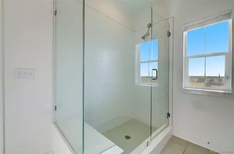 Bath - 21433 E 59th Pl, Aurora, CO 80019 photo 2 of 4