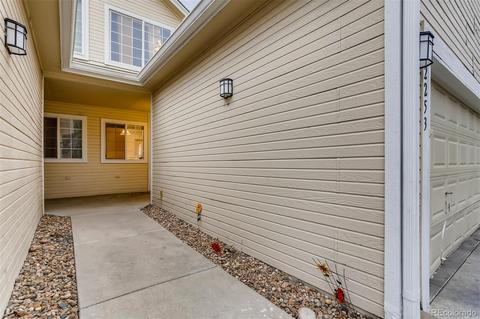 12253 E 2nd Dr, Aurora, CO 80011 photo 2