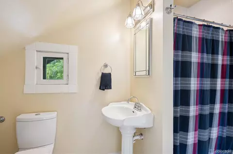 2201 Cherry St, Denver, CO 80207 photo 27