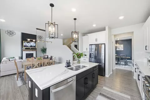 1834 S De Gaulle Ct, Aurora, CO 80018