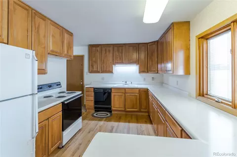 Kitchen - 3795 S Uinta Ct, Denver, CO 80237 photo 2 of 3