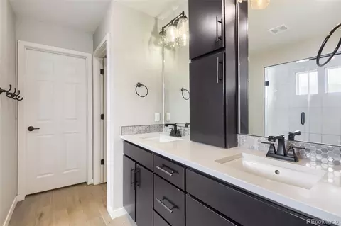 Bath - 21900 E 46th Pl, Aurora, CO 80019 photo 2 of 5