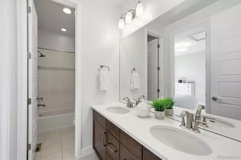 Bath - 8484 E 51st Ave, Denver, CO 80238 photo 2 of 3