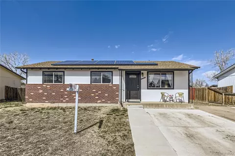 5153 Carson St, Denver, CO 80239 photo 2