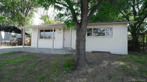 5507 Eagle St, Denver, CO 80239 photo 2
