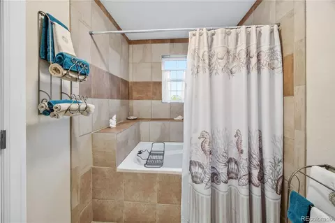 Bath - 10281 Foxfire St, Longmont, CO 80504 photo 6 of 6