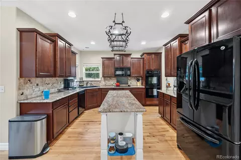 Kitchen - 10281 Foxfire St, Longmont, CO 80504 photo 2 of 2