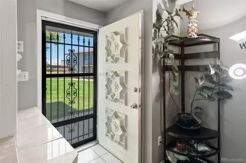 Entry Way - 1192 S Eagle Cir #C, Aurora, CO 80012 photo 2 of 4