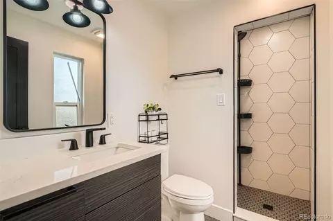 Bath - 22 Rangeview Dr, Wheat Ridge, CO 80215 photo 1 of 6