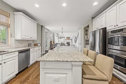 Kitchen - 25030 E Indore Pl, Aurora, CO 80016 photo 3 of 4