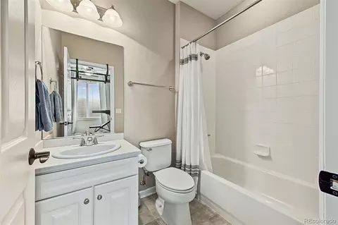 Bath - 25030 E Indore Pl, Aurora, CO 80016 photo 3 of 5
