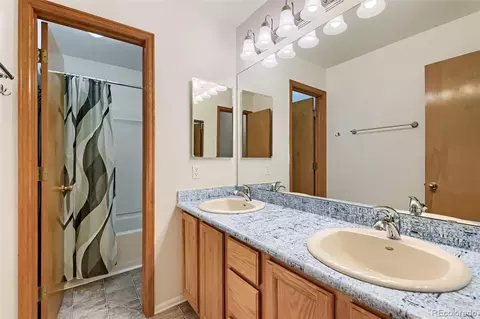 Bath - 19024 E Chenango Cir, Aurora, CO 80015 photo 4 of 5