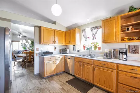 5106 Eagle Ct, Denver, CO 80239 photo 7