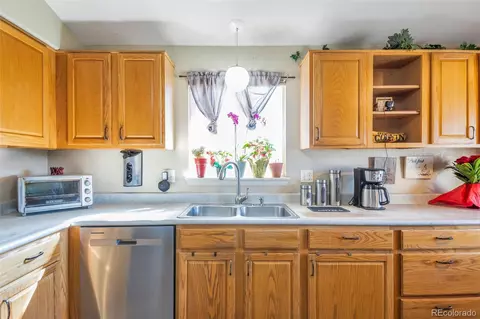 5106 Eagle Ct, Denver, CO 80239 photo 4
