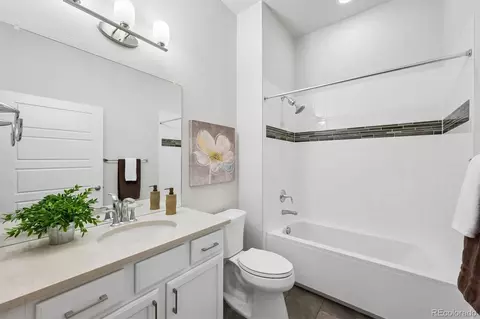 Bath - 11500 E 26th Ave, Aurora, CO 80010 photo 3 of 4