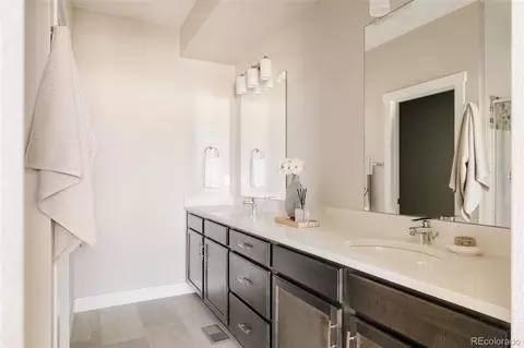 Bath - 8972 E 47th Ave, Denver, CO 80238 photo 2 of 5