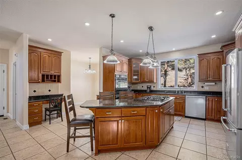 Kitchen - 7567 S Settlers Dr, Morrison, CO 80465 photo 2 of 7