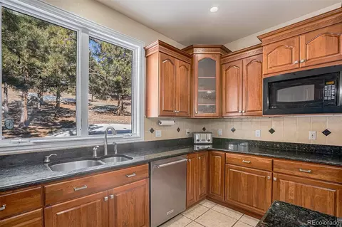 Kitchen - 7567 S Settlers Dr, Morrison, CO 80465 photo 5 of 7