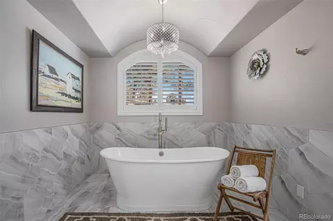 Bath - 7567 S Settlers Dr, Morrison, CO 80465 photo 2 of 6