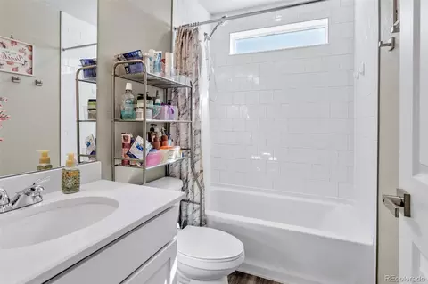 Bath - 21895 E 44th Pl, Aurora, CO 80019 photo 2 of 4