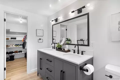Bath - 4202 E Maplewood Way, Centennial, CO 80121 photo 2 of 3