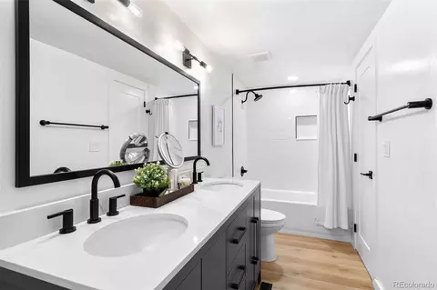 Bath - 4202 E Maplewood Way, Centennial, CO 80121 photo 1 of 3