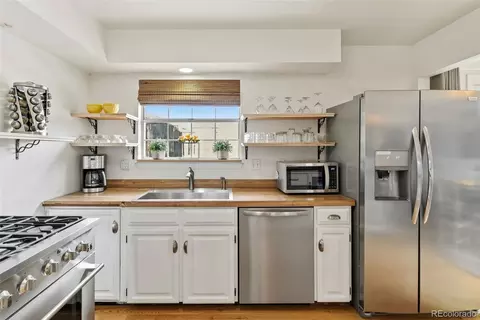 Kitchen - 8651 E Amherst Dr #D, Denver, CO 80231 photo 3 of 4