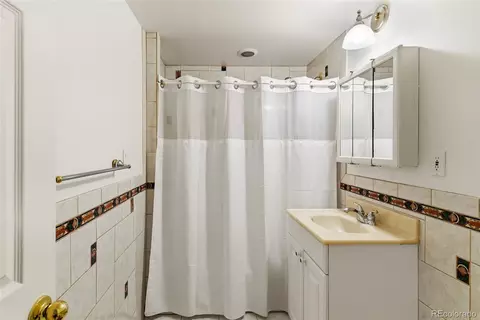 Bath - 8651 E Amherst Dr #D, Denver, CO 80231 photo 4 of 4